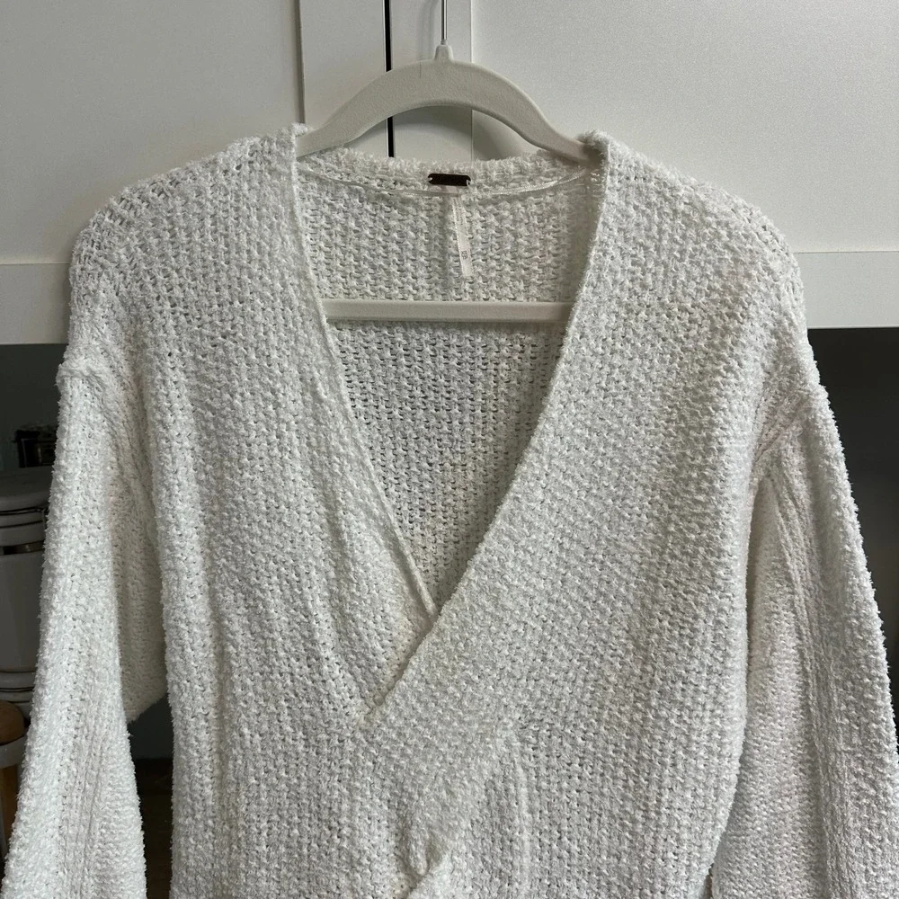 Free People Sweater Womens XS‎ White Twist Front Surplice V-Neck Textured Knit